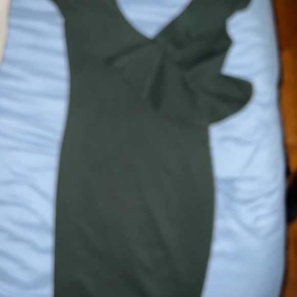 Green Emerald Ruffle dress - Picture 6 of 8